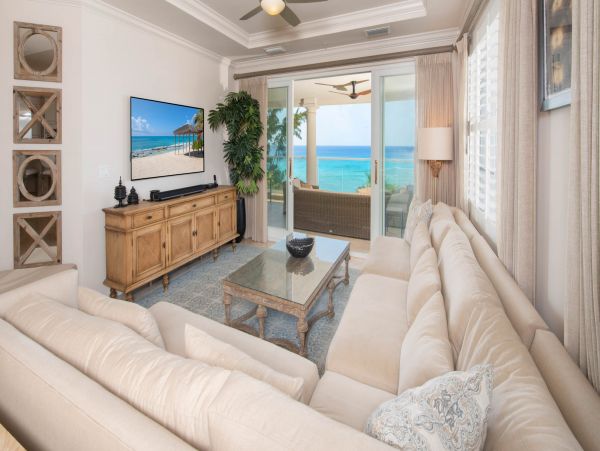 Experience a Luxurious Vacation in the Cayman Islands: Relax and Indulge in Style
