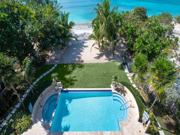Experience a Luxurious Vacation in the Cayman Islands: Relax and Indulge in Style