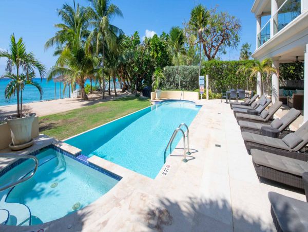 Experience a Luxurious Vacation in the Cayman Islands: Relax and Indulge in Style