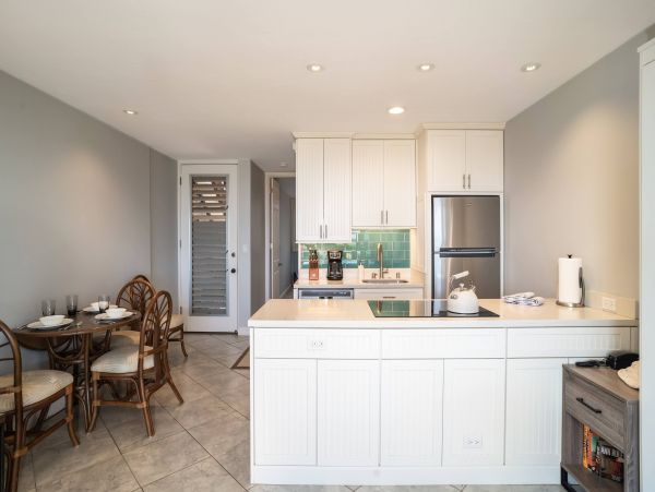 Charming Ground Condo with Ocean Views