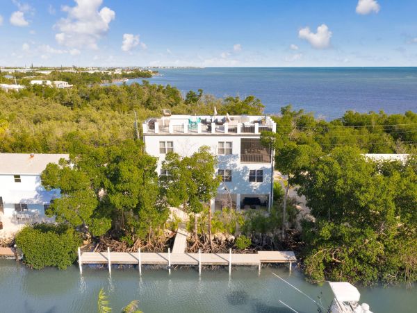 Luxury Four Bedroom Marathon Vacation Home With Boat Dock