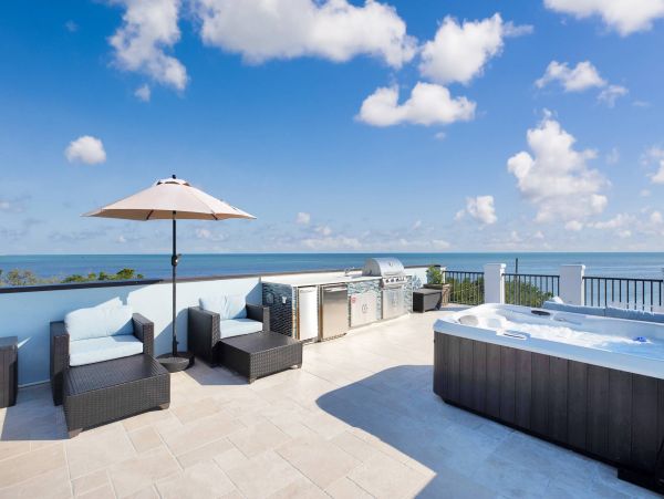 Luxury Four Bedroom Marathon Vacation Home With Boat Dock