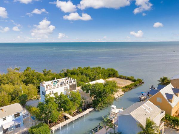 Luxury Four Bedroom Marathon Vacation Home With Boat Dock