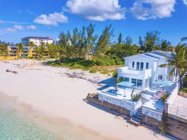 Beachfront Five Bedroom Lavish Vacation Rental on The Bahamas