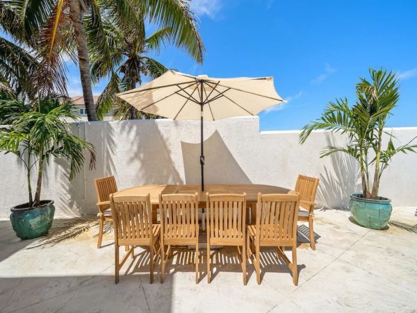 Beachfront Five Bedroom Lavish Vacation Rental on The Bahamas