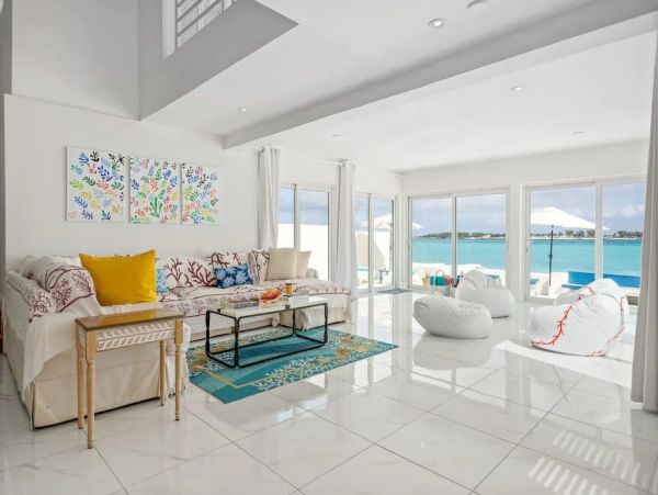 Beachfront Five Bedroom Lavish Vacation Rental on The Bahamas