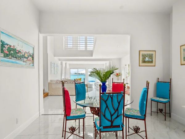 Beachfront Five Bedroom Lavish Vacation Rental on The Bahamas