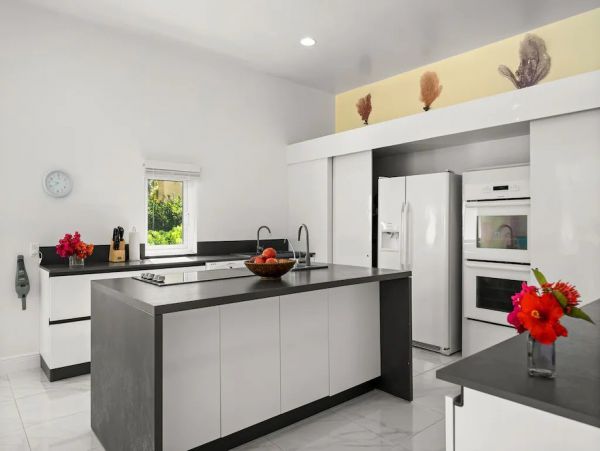 Beachfront Five Bedroom Lavish Vacation Rental on The Bahamas