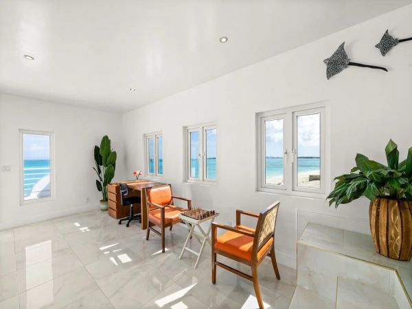 Beachfront Five Bedroom Lavish Vacation Rental on The Bahamas