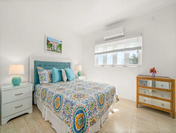 Beachfront Five Bedroom Lavish Vacation Rental on The Bahamas