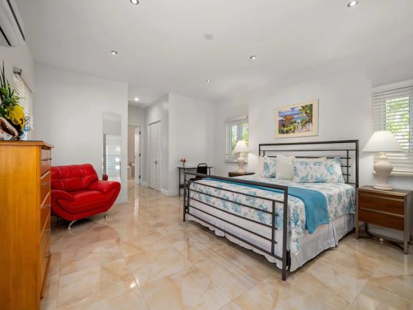 Beachfront Five Bedroom Lavish Vacation Rental on The Bahamas