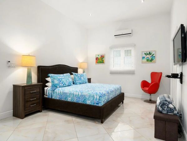 Beachfront Five Bedroom Lavish Vacation Rental on The Bahamas