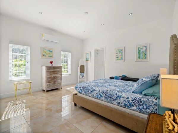 Beachfront Five Bedroom Lavish Vacation Rental on The Bahamas