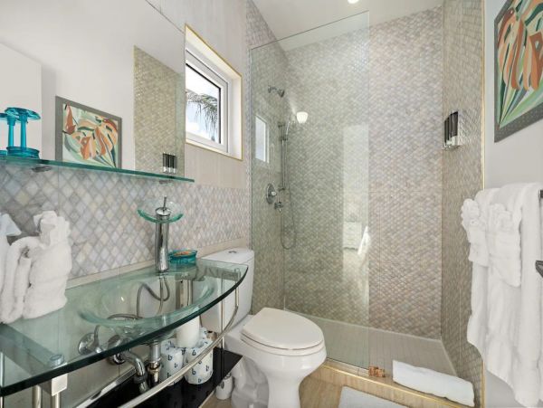 Beachfront Five Bedroom Lavish Vacation Rental on The Bahamas