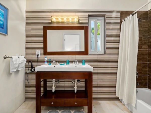 Beachfront Five Bedroom Lavish Vacation Rental on The Bahamas