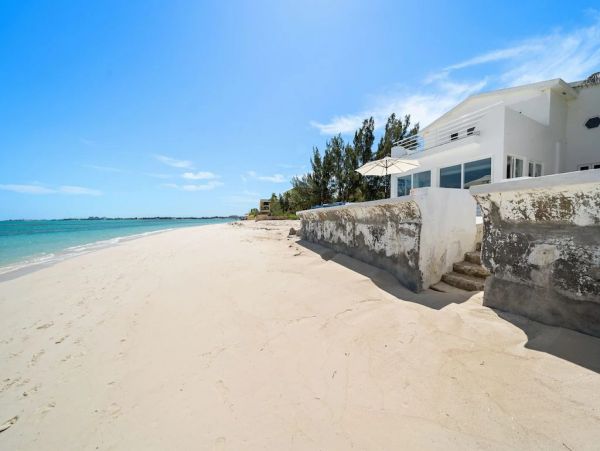 Beachfront Five Bedroom Lavish Vacation Rental on The Bahamas