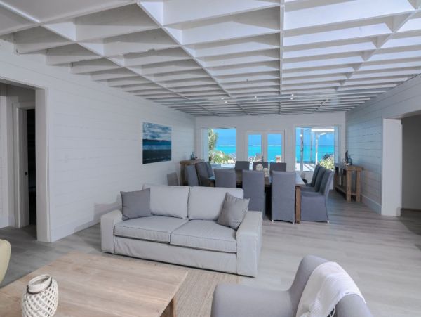 Luxury Vacation Rental with 5 Bedrooms & Full Ocean View