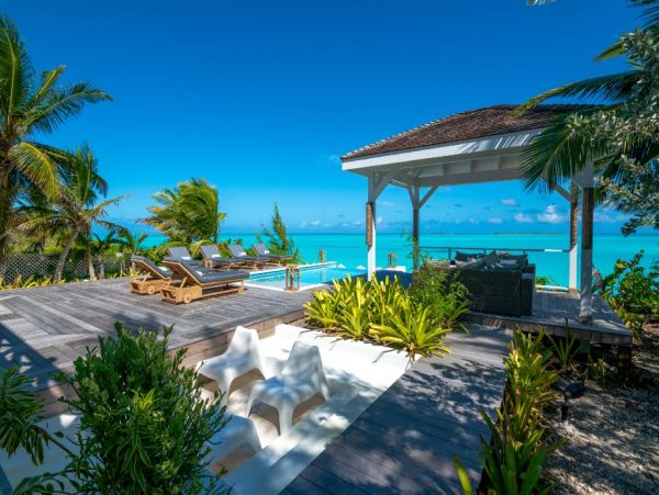 Luxury Vacation Rental with 5 Bedrooms & Full Ocean View