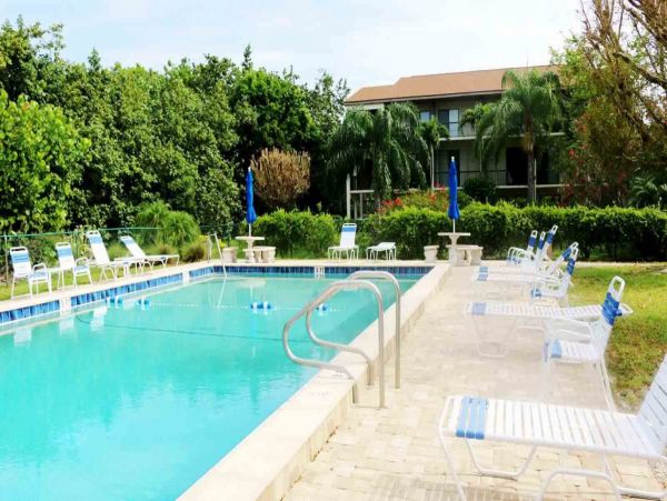 Sanibel Vacation Condo Two Bedroom Walk to Beach