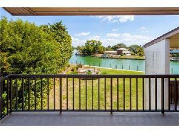 Sanibel Vacation Condo Two Bedroom Walk to Beach