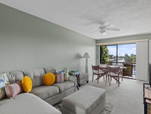 Sanibel Vacation Condo Two Bedroom Walk to Beach