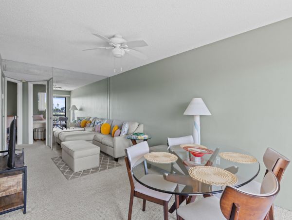 Sanibel Vacation Condo Two Bedroom Walk to Beach