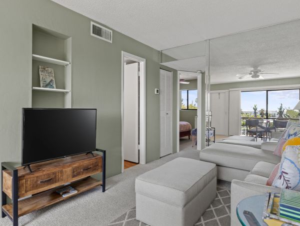 Sanibel Vacation Condo Two Bedroom Walk to Beach