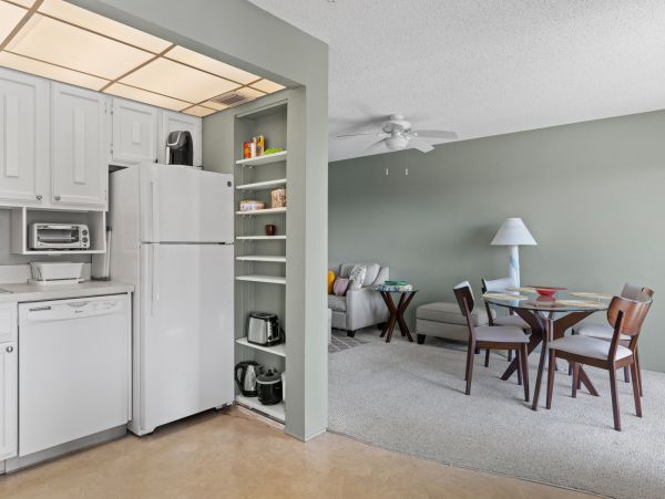 Sanibel Vacation Condo Two Bedroom Walk to Beach