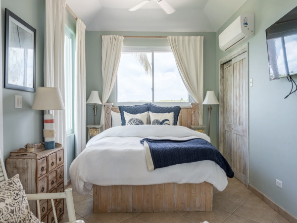 Bahamas Beachfront Vacation Rental Luxury Villa in Little Exuma