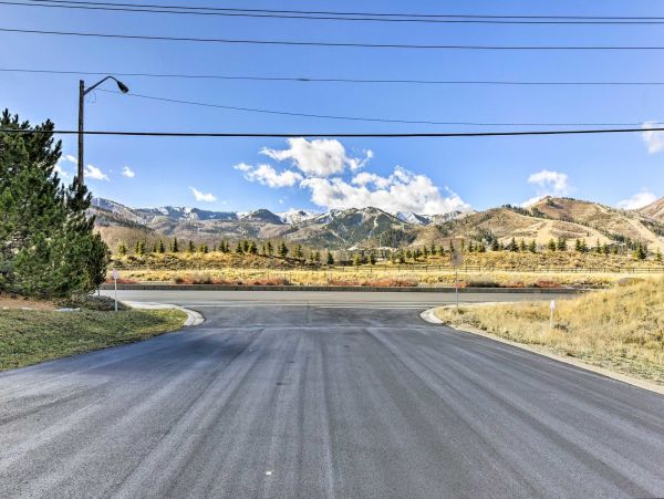 Mountain Views Park City Vacation Home Sleeps Sixteen Guests