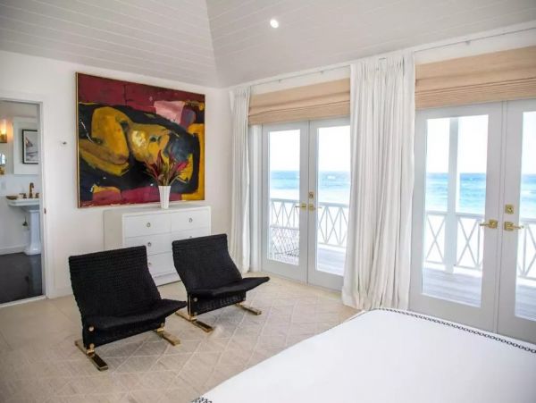 Beachfront Six Bedroom Vacation Rental in the Bahamas