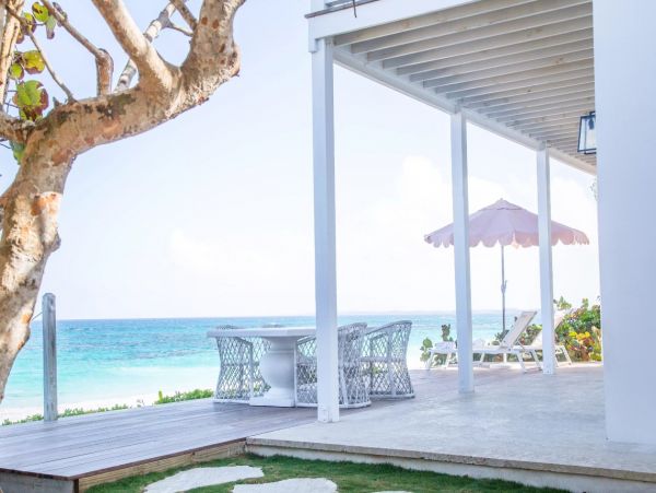 Beachfront Six Bedroom Vacation Rental in the Bahamas