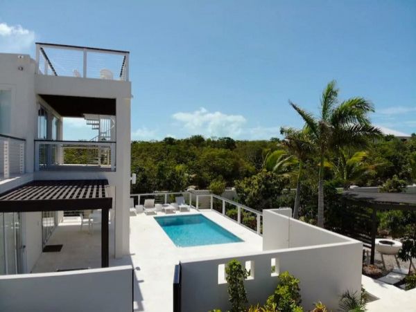 Turks and Caicos Vacation Home Six Bedroom Walk to Beach