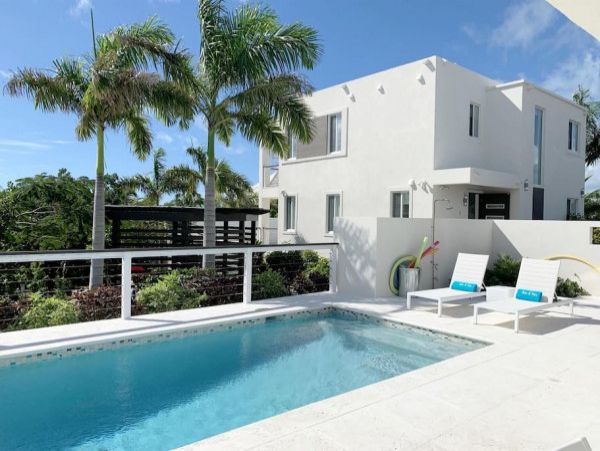 Turks and Caicos Vacation Home Six Bedroom Walk to Beach