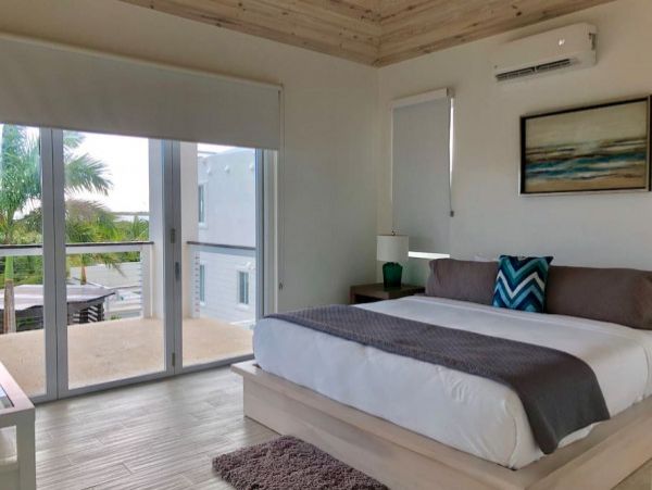 Turks and Caicos Vacation Home Six Bedroom Walk to Beach