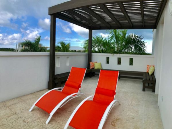 Turks and Caicos Vacation Home Six Bedroom Walk to Beach