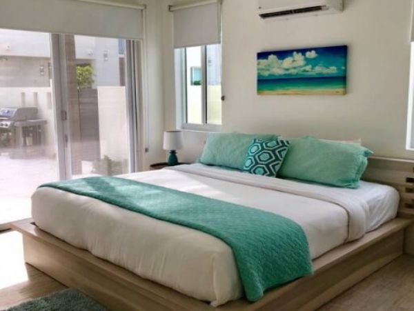 Turks and Caicos Vacation Home Six Bedroom Walk to Beach