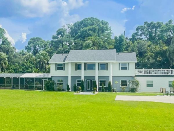 Luxury 4 Bedroom Estate with Private Pool in Port Rickey