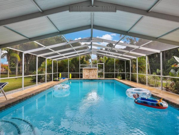 Luxury 4 Bedroom Estate with Private Pool in Port Rickey