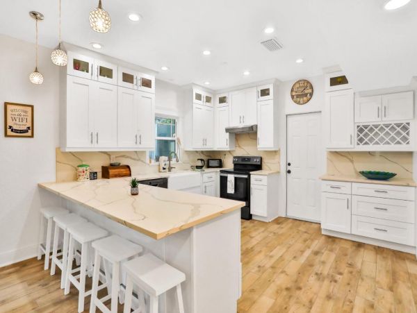 Luxury 4 Bedroom Estate with Private Pool in Port Rickey