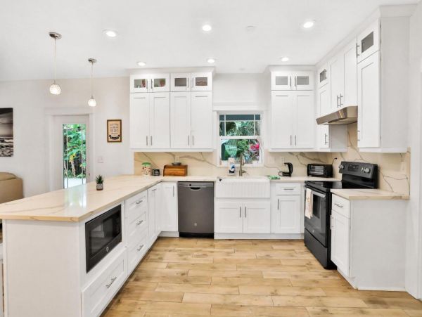 Luxury 4 Bedroom Estate with Private Pool in Port Rickey