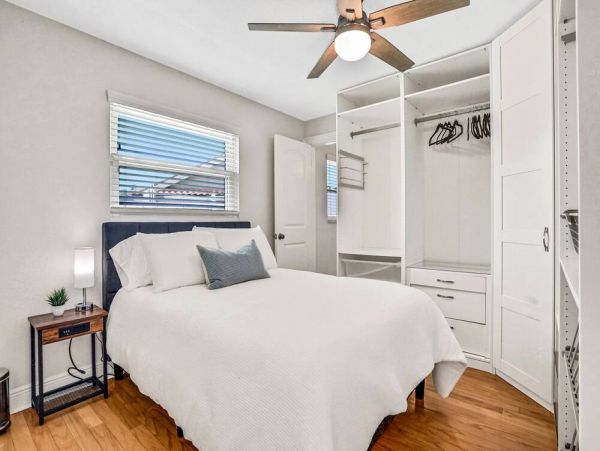 Water Front Largo FL Vacation Home Five Bedroom