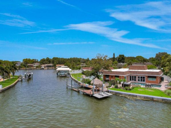 Water Front Largo FL Vacation Home Five Bedroom
