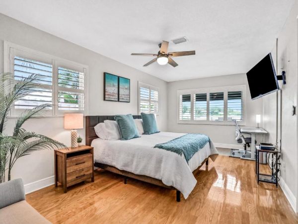 Water Front Largo FL Vacation Home Five Bedroom