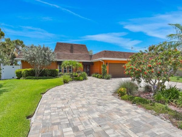 Water Front Largo FL Vacation Home Five Bedroom