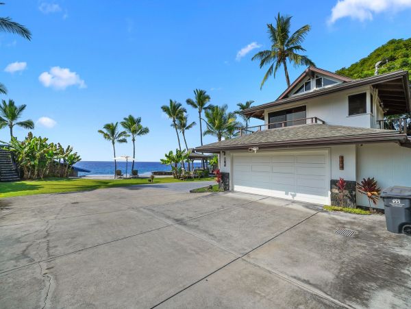 Kailua-Kona Vacation Home One Bedroom On Beach