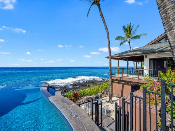 Kailua-Kona Vacation Home One Bedroom On Beach