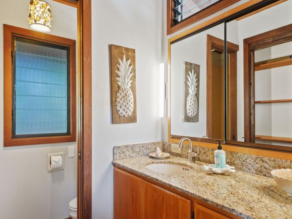 Kailua-Kona Vacation Home One Bedroom On Beach