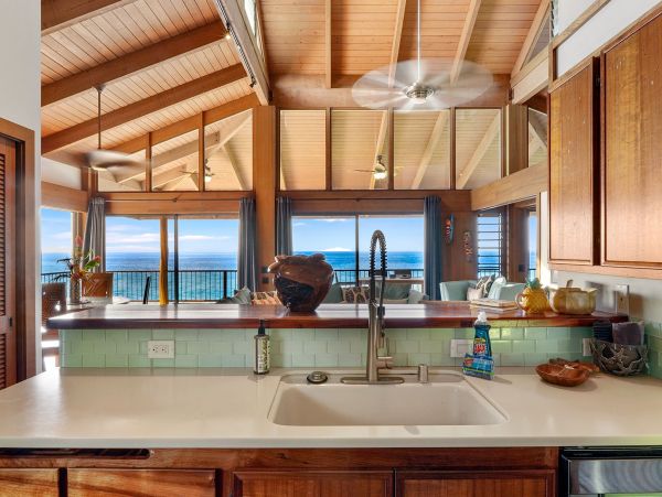 Kailua-Kona Vacation Home One Bedroom On Beach