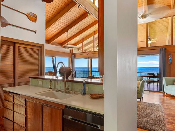 Kailua-Kona Vacation Home One Bedroom On Beach